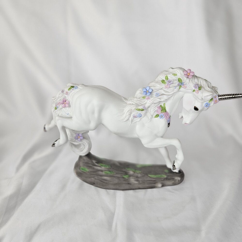 Princeton Gallery Love’s Delight Unicorn Fine Porcelain Figurine Vintage 1989